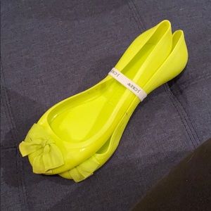 Lime green jelly flats